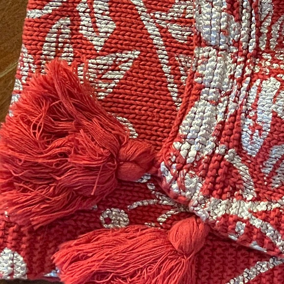 Ted Knit Table Runner By Balsam & Fir Trading Company 🌲 - Picture 5 of 7